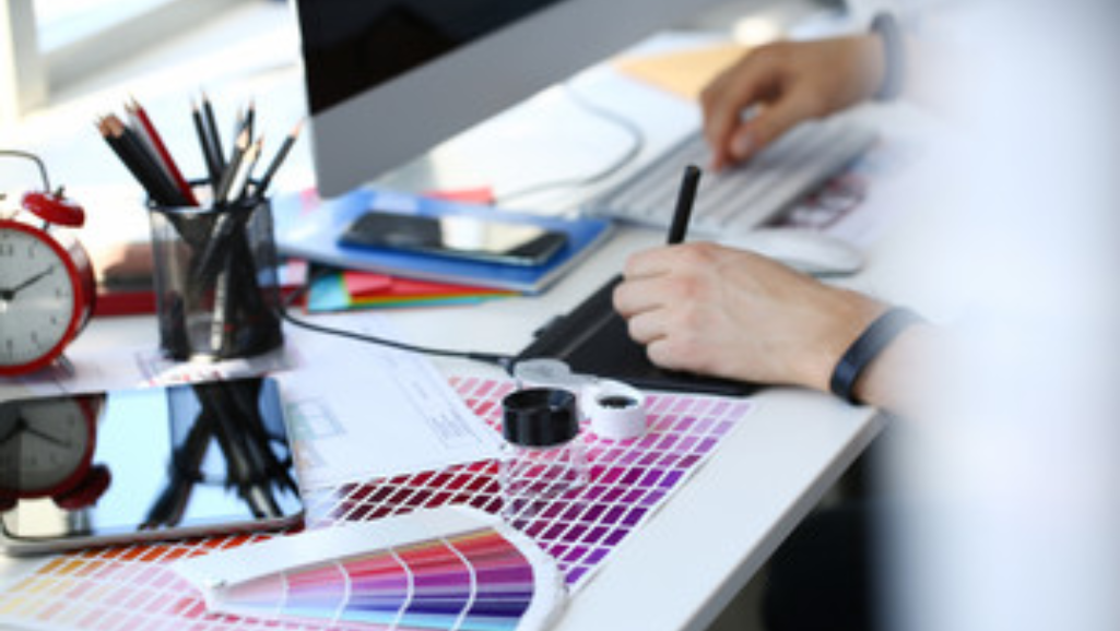 how hard is it to manage a freelance graphic design business